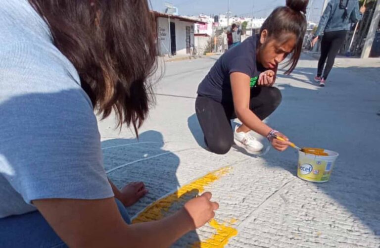 Brindan vecinos mantenimiento a su colonia