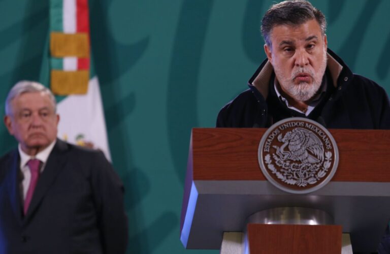 Pide Scherer a periodistas ‘taparse la boca’ para no perjudicar a AMLO