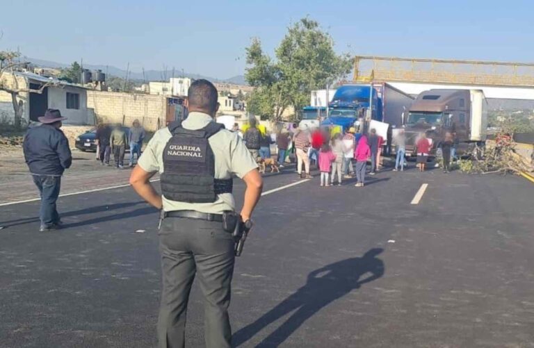 Ejidatarios bloquean Autopista México-Puebla