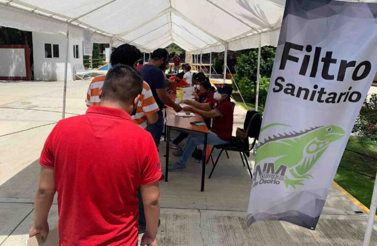 Un éxito la vacunación a docentes en Acatlán de Osorio