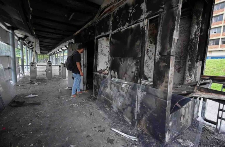 Duque anuncia revisión de reforma tributaria tras masivas protestas en Colombia