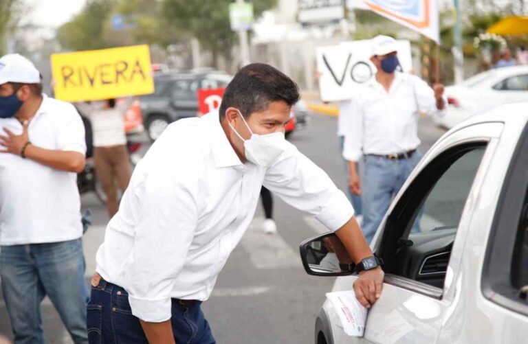 Lanza Eduardo Rivera página web para solicitar servicios