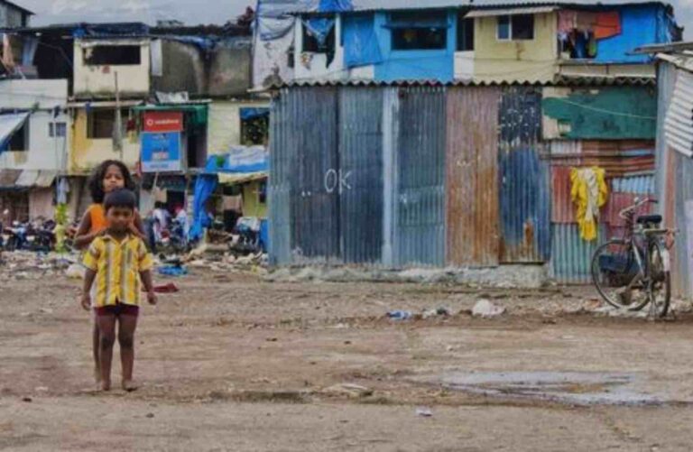 Pobres se hacen más pobres; ingreso de hogares mexicanos se redujo en 41%