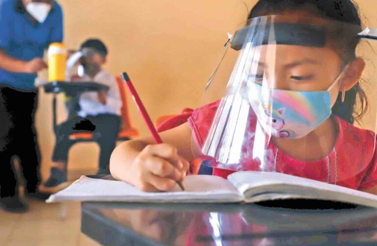 AMLO hace oficial regreso a clases presenciales