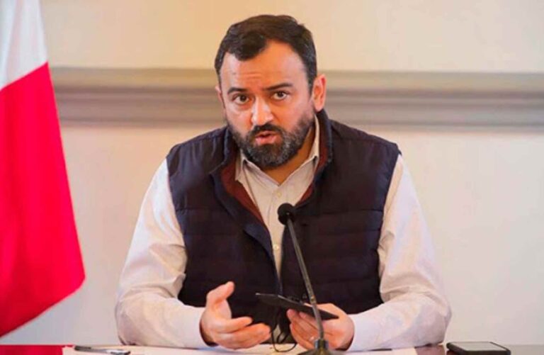 Ex funcionario municipal de Puebla gana casi lo mismo que AMLO