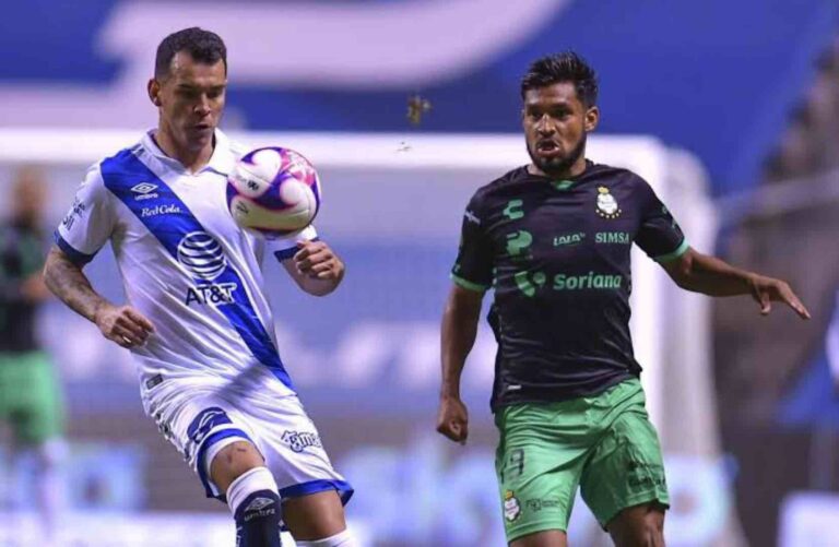 Puebla se cuela a la liguilla al empatar con Santos
