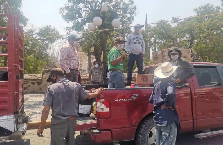 Candidato a la alcaldía de Huaquechula inicia campaña regalando «chelas»