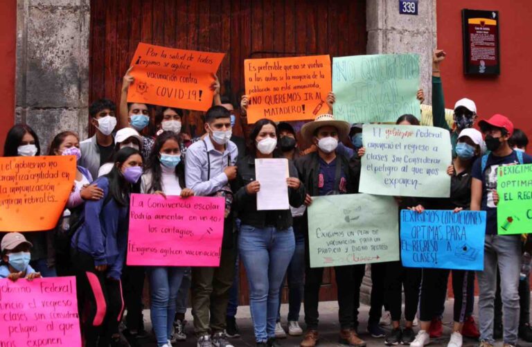 Exigen ser vacunados antes del regreso a clases