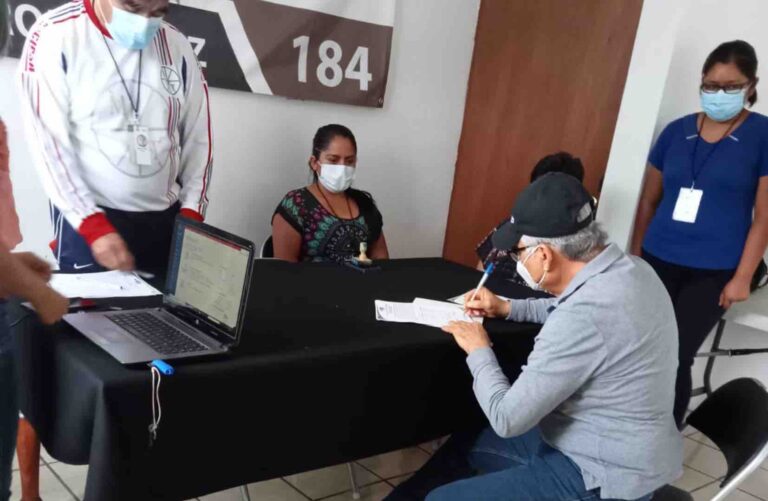 Recibe constancia Lisandro Campos como presidente electo de Tepexi