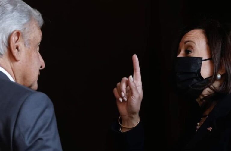 Kamala Harris pide a AMLO dejar “trabajar” a las ONG y la prensa
