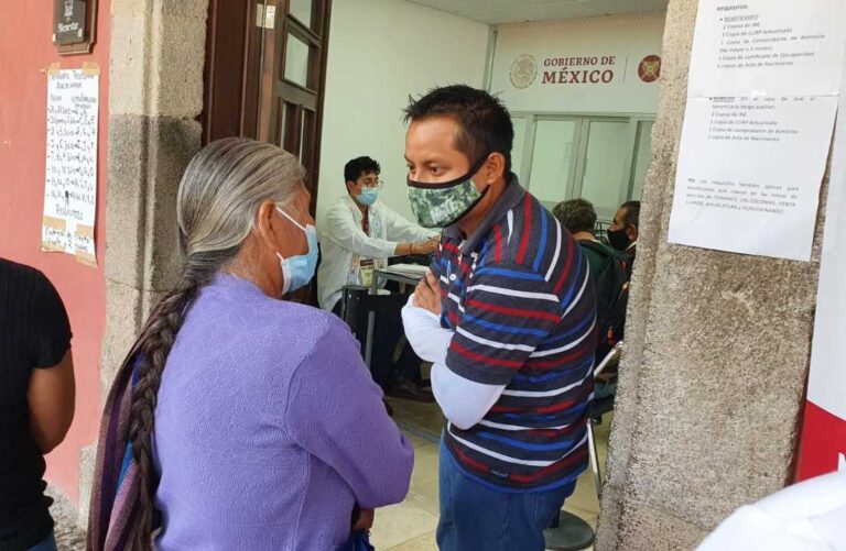 Denuncian a personal de Bienestar en Huauchinango