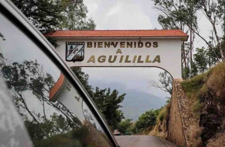 No cede la tensión en Aguililla; AMLO pide a habitantes «paz»