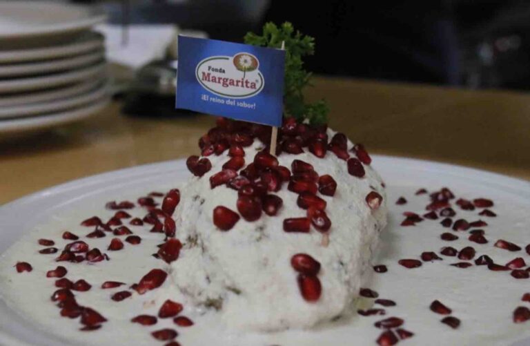 Exquisitos Chiles en Nogada, ¡en la Fonda Margarita!
