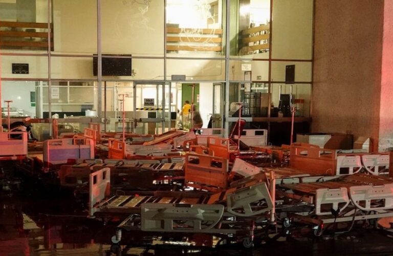 Hospital General de Atizapán, hundido en inundación tras fuertes lluvias