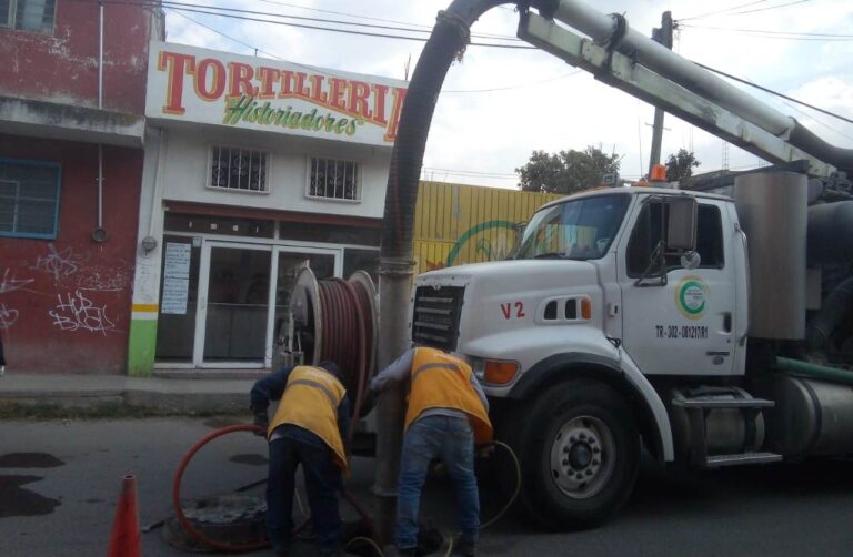 Brindan mantenimiento a calle olvidada en Colonia Historiadores