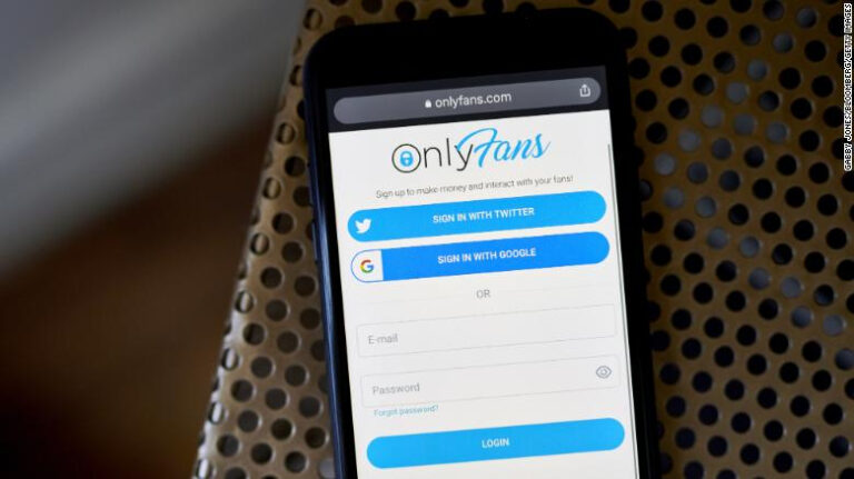 OnlyFans reconsidera, da marcha atrás a prohibición de contenido sexual en su plataforma