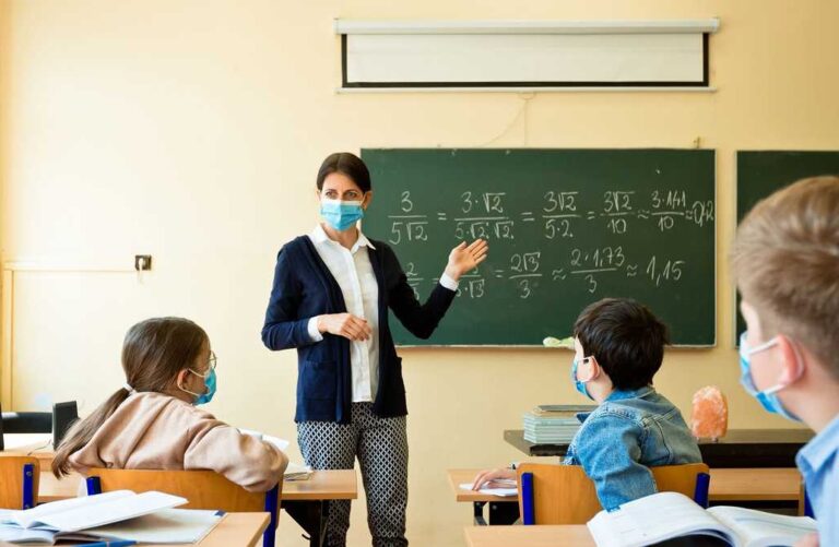 Regreso a clases presenciales, riesgo para todos: docentes