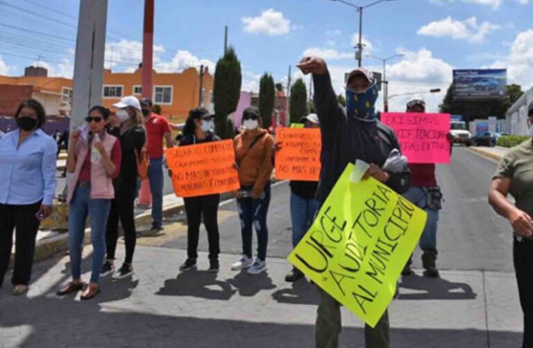 Exigen salarios completos al ayuntamiento de San Pedro Cholula