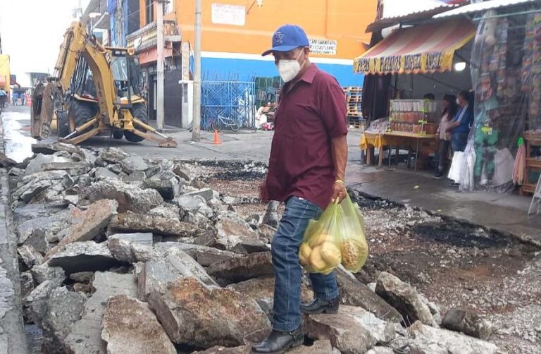Denuncian falta de cuidado en pavimentación de Izucar