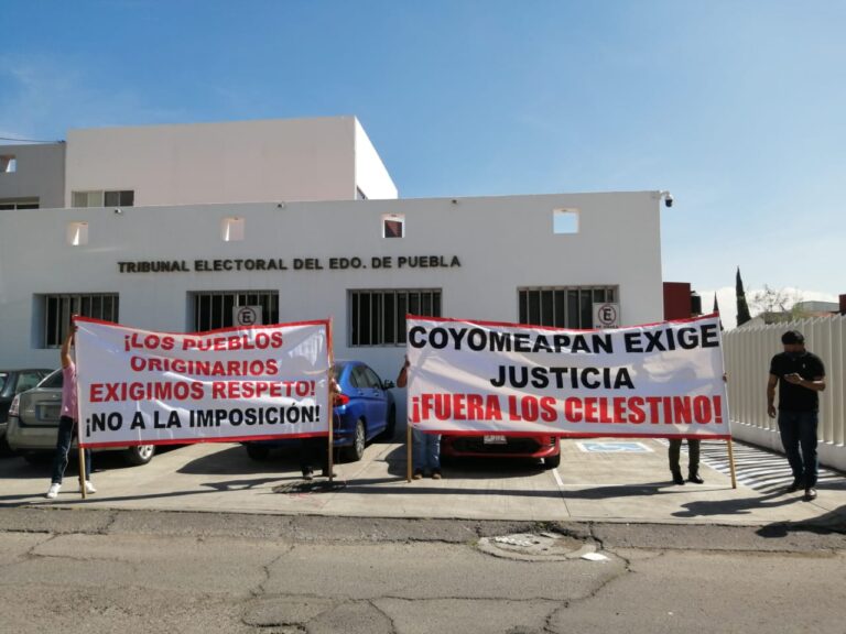 Habitantes de Coyomeapan acusan fraude; protestan en Tribunal