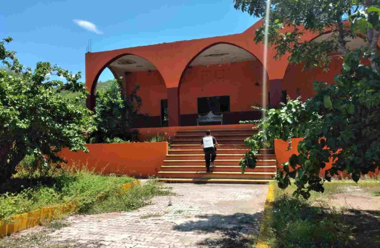 Ayuntamiento de Tecomatlán continúa desinfección de espacios públicos