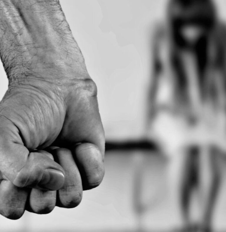PRI Puebla es acusado de proteger a exfuncionario señalado por violencia familiar