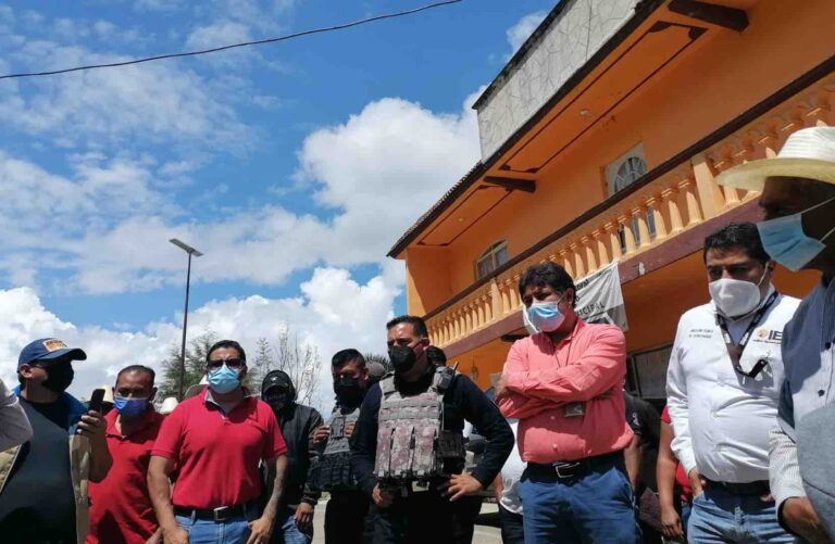 Exigen pobladores intervención del gobierno del estado en Coyomeapan