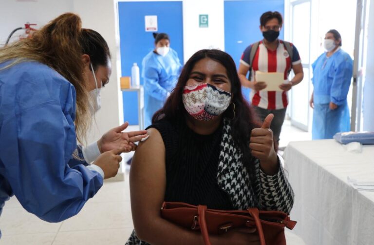 Se retrasa vacunación de jóvenes; emiten nuevas fechas