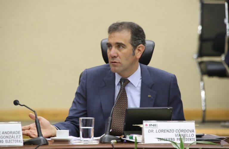 Consejero de INE afirma que problemas del país no se resolverán con reforma electoral
