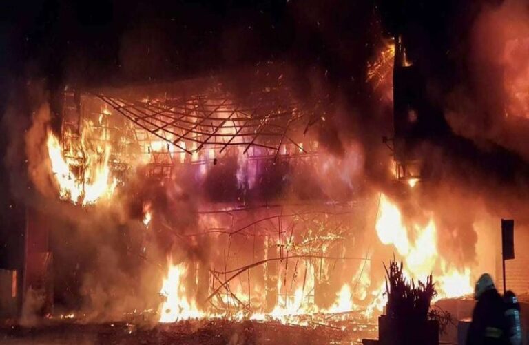 Al menos 46 muertos tras incendio en edificio de Taiwán