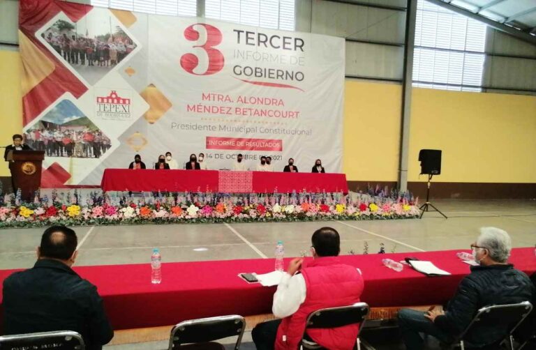 Rinde Alondra Méndez Tercer Informe de resultados en Tepexi