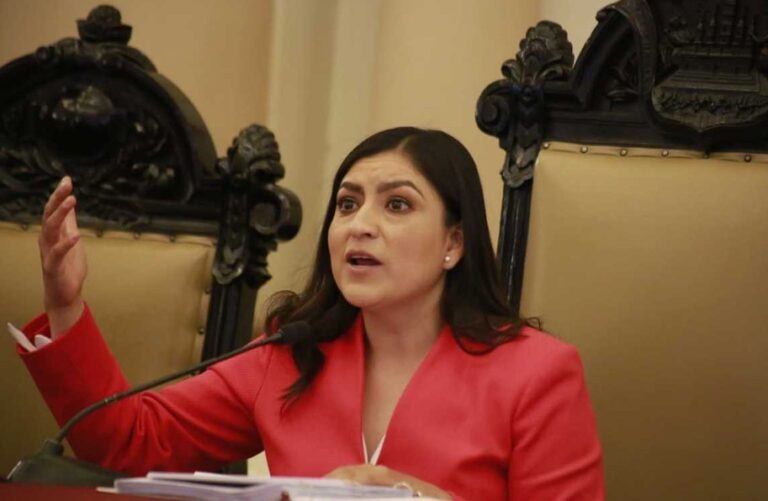 Como ratera y corrupta será recordada “Clau Rivera”