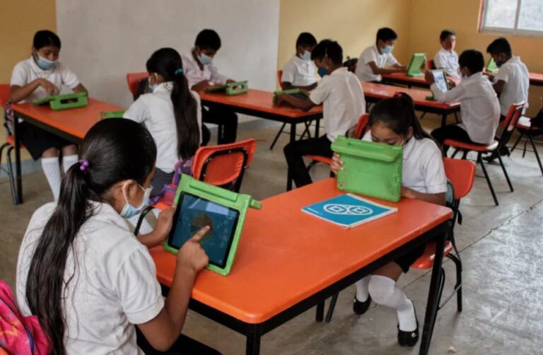 Avanza regreso a escuelas en todo el país; están abiertos 169 mil 864 planteles