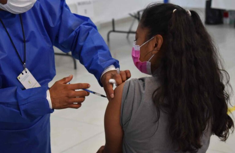 Vacunan contra Covid a adolescentes en Ocoyucan