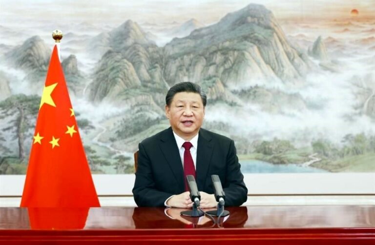 Promete China donar mil millones de vacunas al mundo