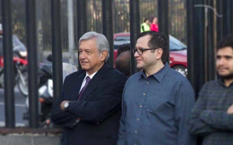 Niega hijo de AMLO respuesta de IA sobre sus ingresos