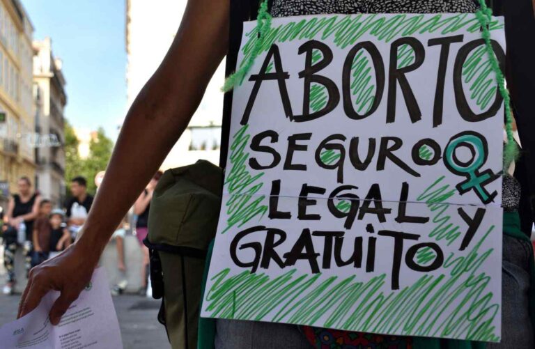 OMS publica guía para despenalizar el aborto