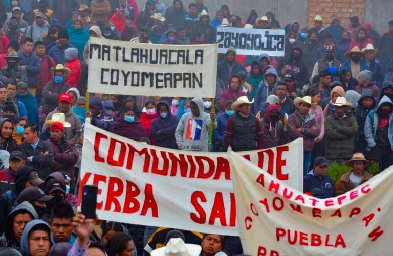 7 mil ciudadanos de Coyomeapan realizan una marcha.