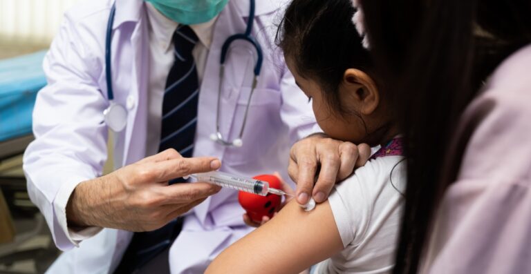 Autoridades sanitarias en EU emiten alerta por hepatitis pediátrica