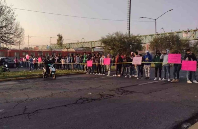 Estudiantes del Tec de Ecatepec protestan denunciando acoso sexual