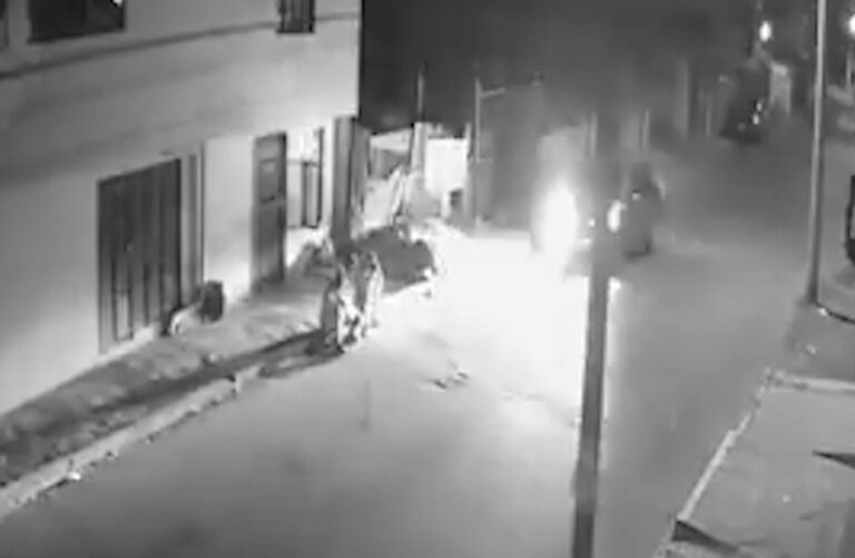 Automovilista atenta contra tres hermanas en Momoxpan