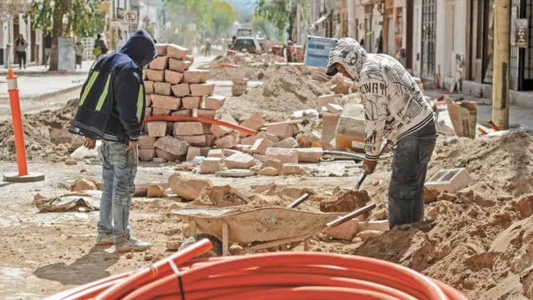 Barbosa desampara la inversión de obra pública en 70 municipios