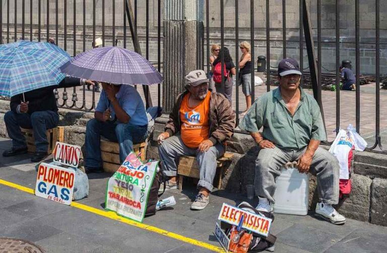 Más del 50% de trabajadores enfrentan pobreza e informalidad en Puebla