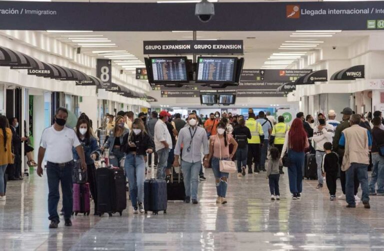 EU pidió evitar viajar a México por nivel ‘alto’ de COVID