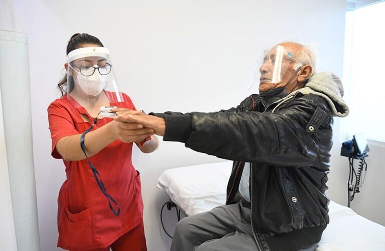 Acuden más de mil poblanos con secuelas post COVID-19 a rehabilitación: Salud