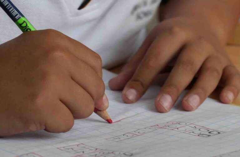Nula política educativa de la 4T estanca la educación: FNERRR