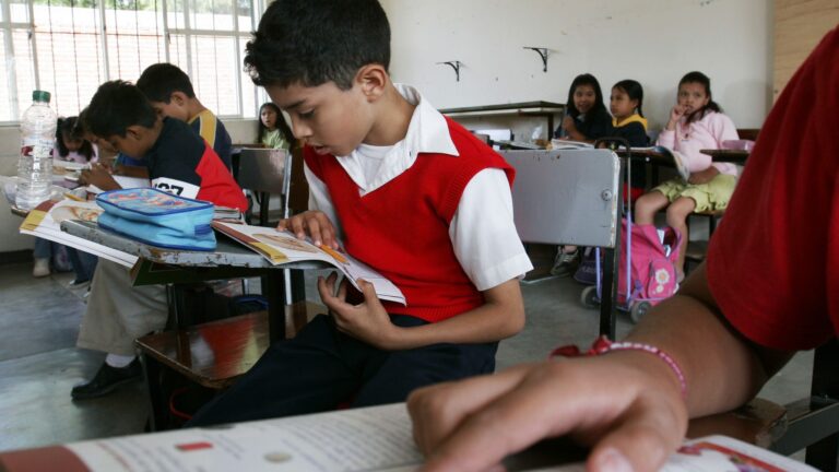 Con o sin vacuna, habrá clases: Barbosa
