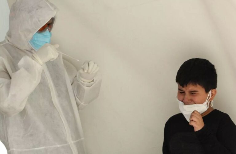 Contagios covid en menores aumentaron tras regreso presencial a las aulas