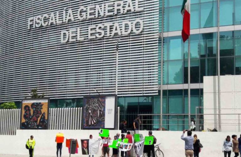 Familiares de pareja desaparecida en La Cuchilla protestan en Fiscalía