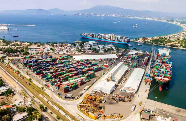 ¡Robo millonario en Manzanillo! Se llevan 20 contenedores con oro y plata